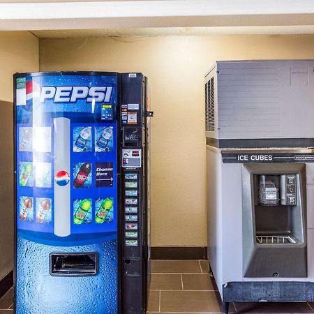 Quality Inn Чарлстън Екстериор снимка