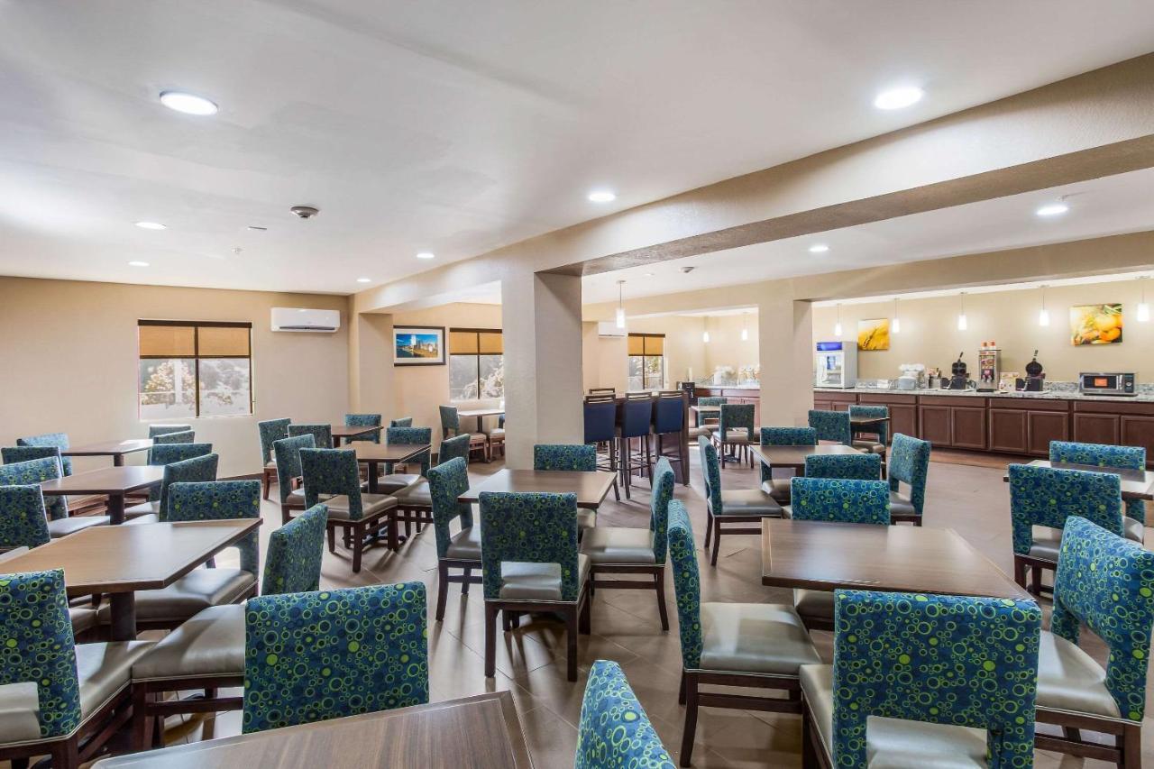 Quality Inn Чарлстън Екстериор снимка
