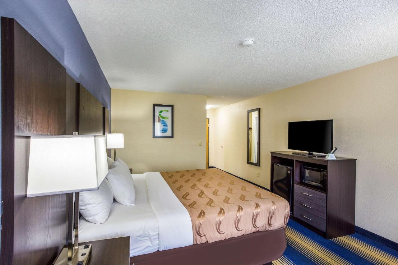 Quality Inn Чарлстън Екстериор снимка