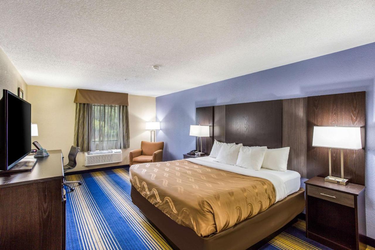 Quality Inn Чарлстън Екстериор снимка