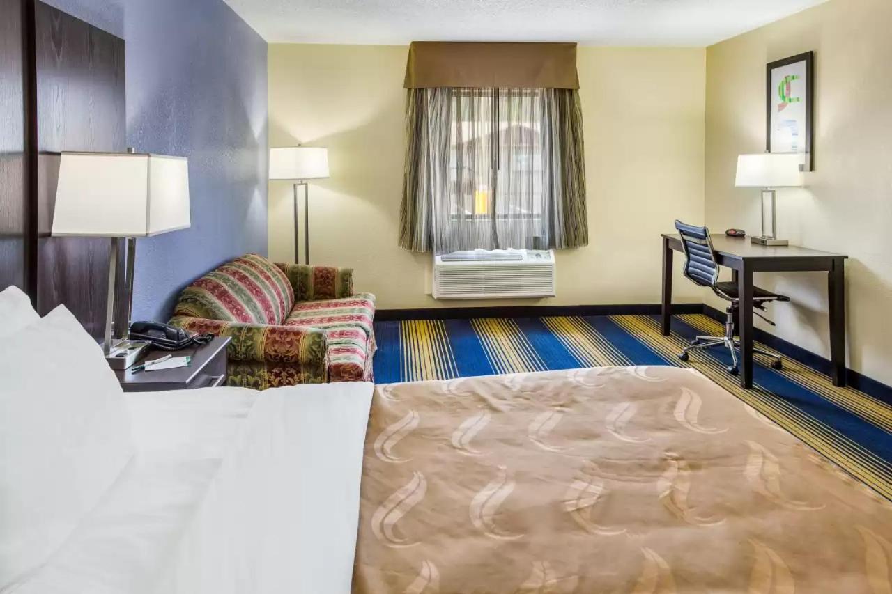 Quality Inn Чарлстън Екстериор снимка