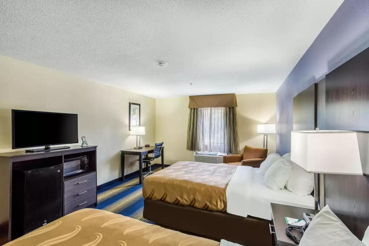Quality Inn Чарлстън Екстериор снимка