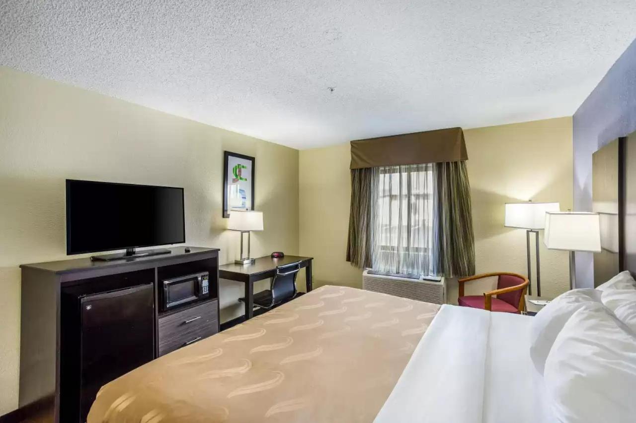 Quality Inn Чарлстън Екстериор снимка