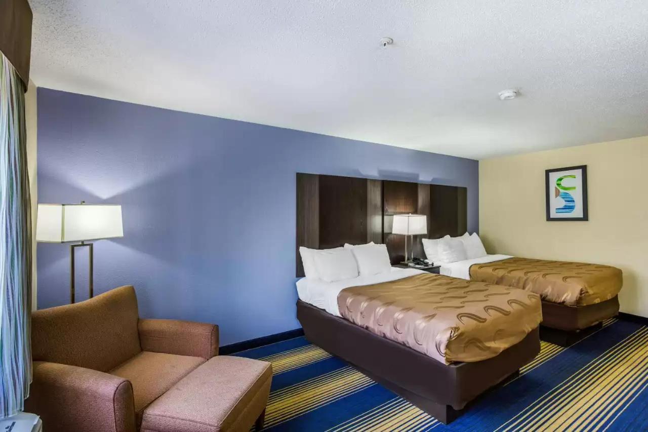 Quality Inn Чарлстън Екстериор снимка