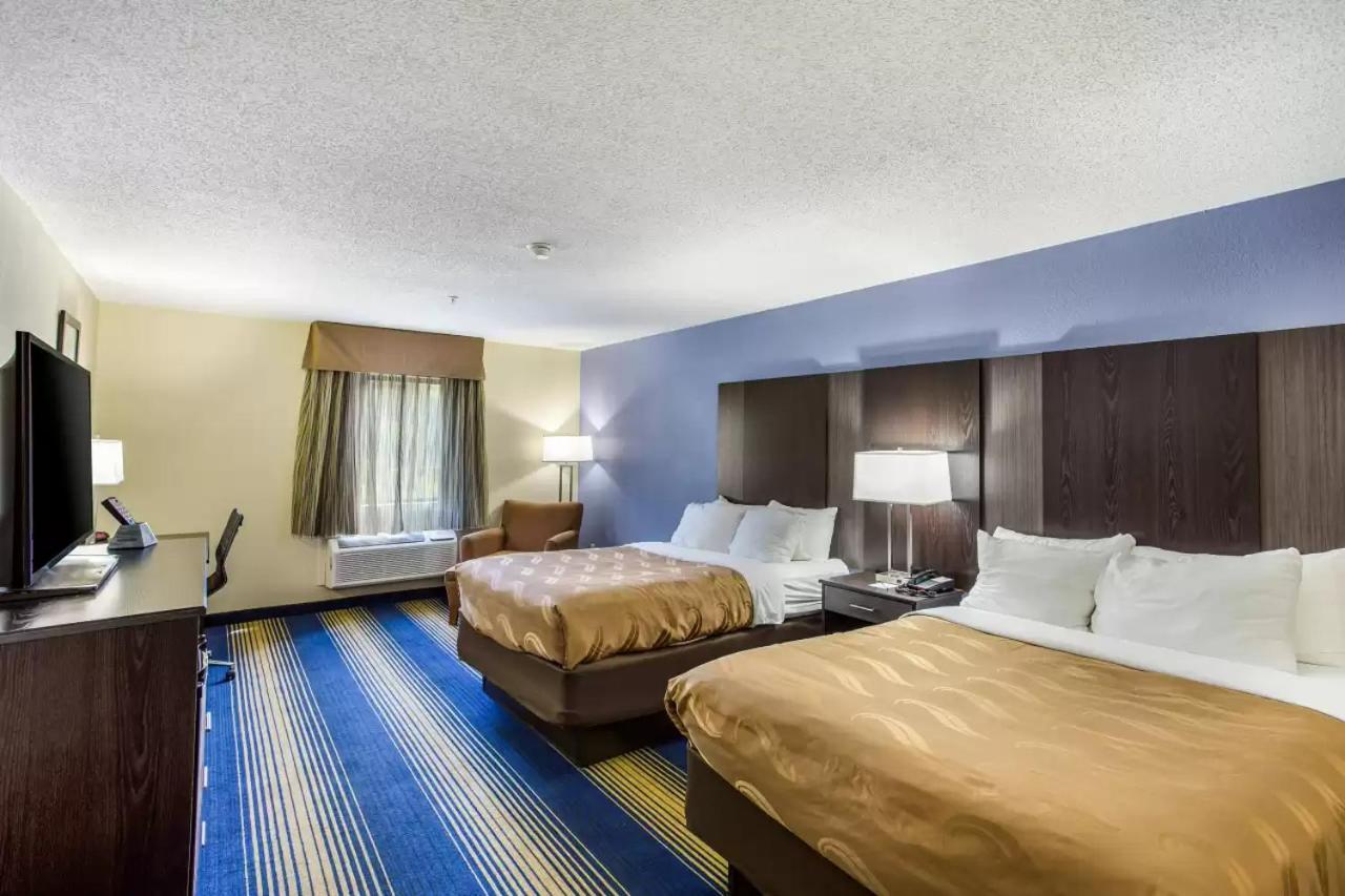 Quality Inn Чарлстън Екстериор снимка