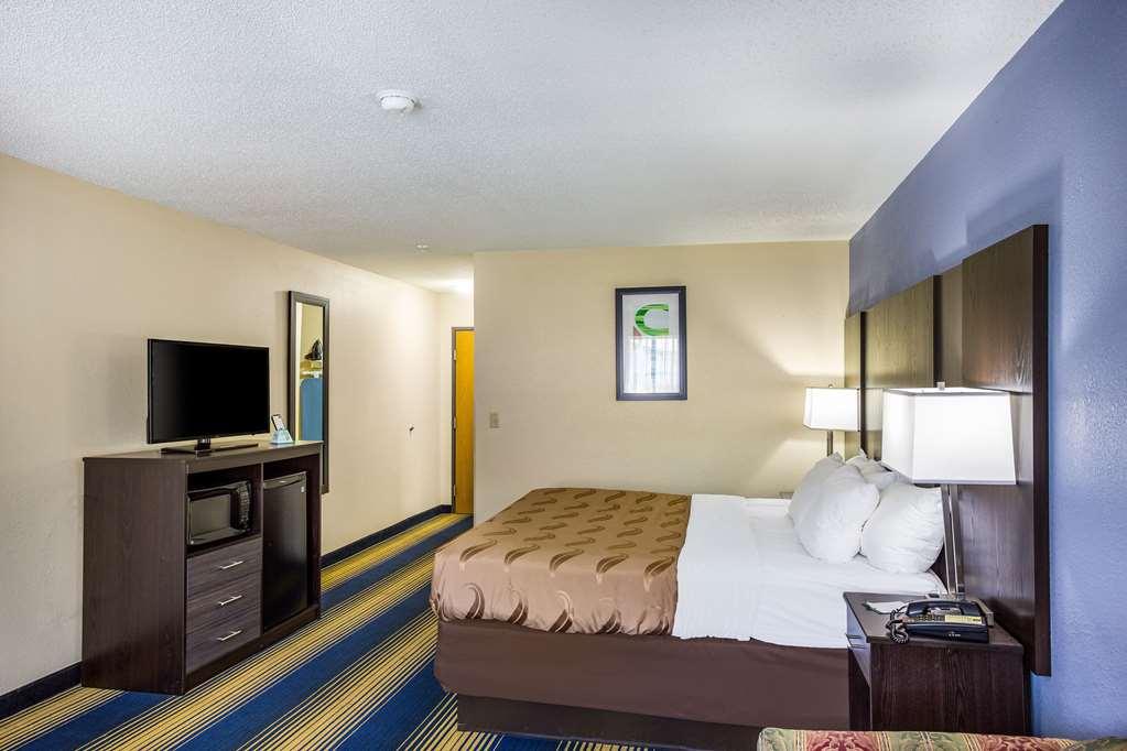 Quality Inn Чарлстън Стая снимка