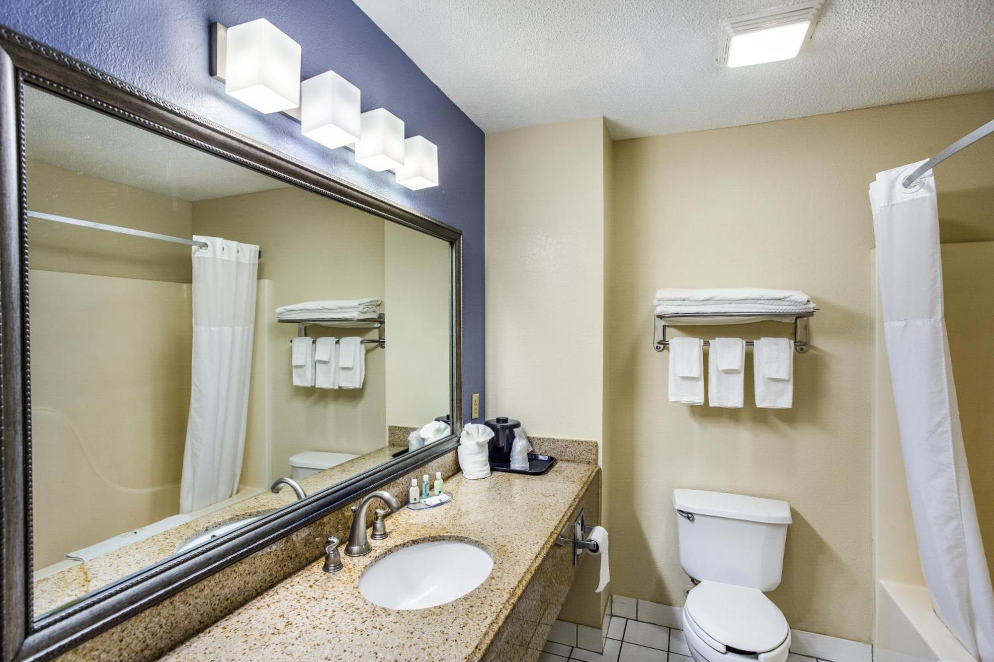 Quality Inn Чарлстън Екстериор снимка
